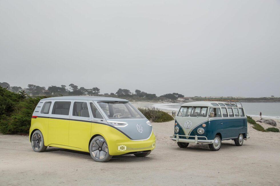 Neuer und alter Bulli von Volkswagen im Vergleich