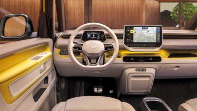 Innenraum und Cockpit des VW ID.Buss mit gelben Farbakzenten und rundem Lenkrad