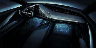 Innenraum des Elektroautos Acura Precision EV Concept mit dunklen Elementen und Lichtspielereien, die Wasser nachahmen