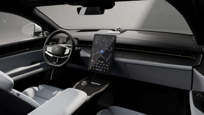 Cockpit des Elektroautos Polestar 3 in schwarzem Stil mit großem Touchscreen und Lenkrad